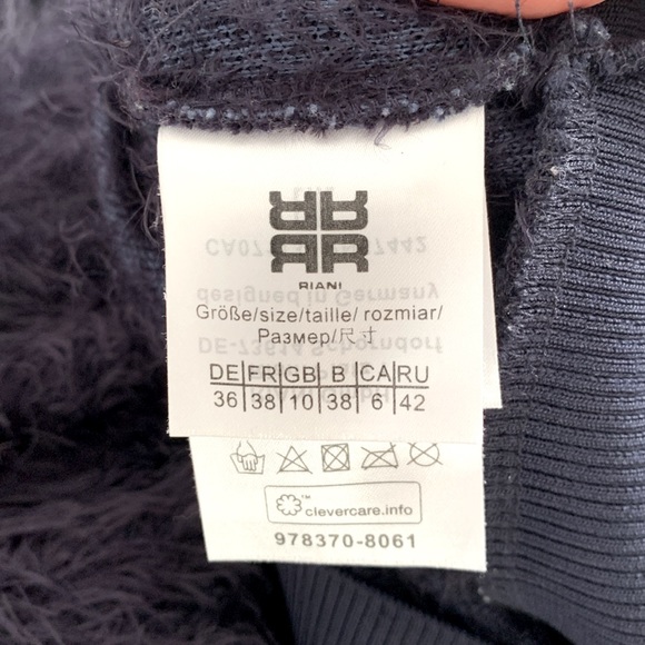 RIANI Luxurious Faux Fur Sweater in Navy / Deep Plum - Picture 5 of 5